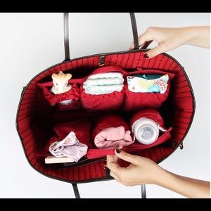 BRAND NEW, In box Tote Savvy Original (Red)